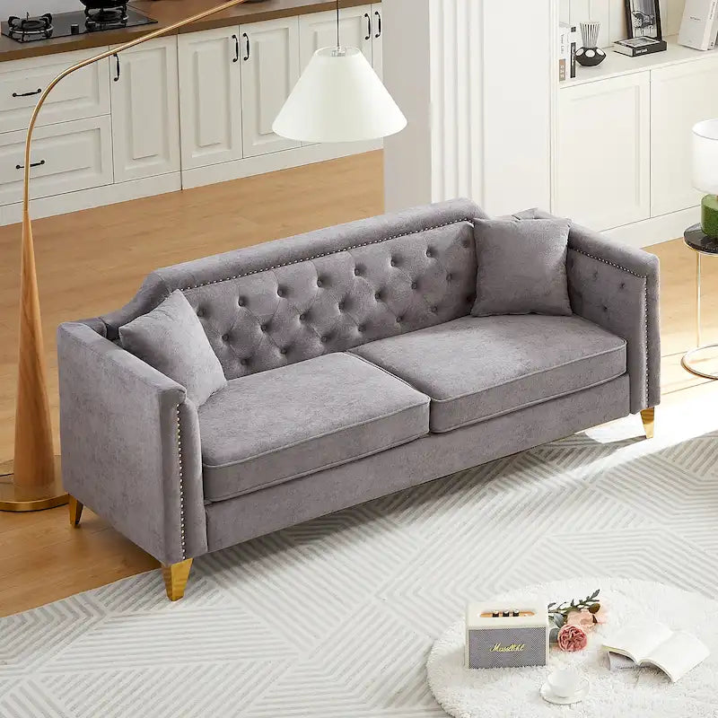 Divano tufted a 3 posti in ciniglia grigio 61.5 con braccioli e borchie in rame, 2 cuscini