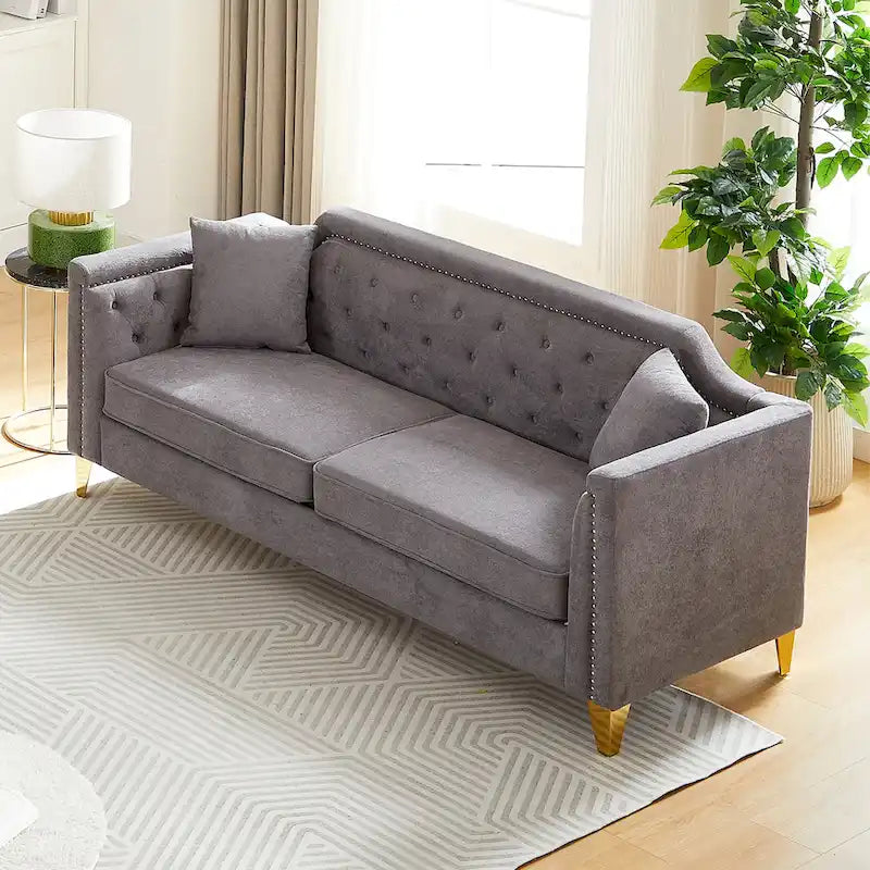 Divano tufted a 3 posti in ciniglia grigio 61.5 con braccioli e borchie in rame, 2 cuscini