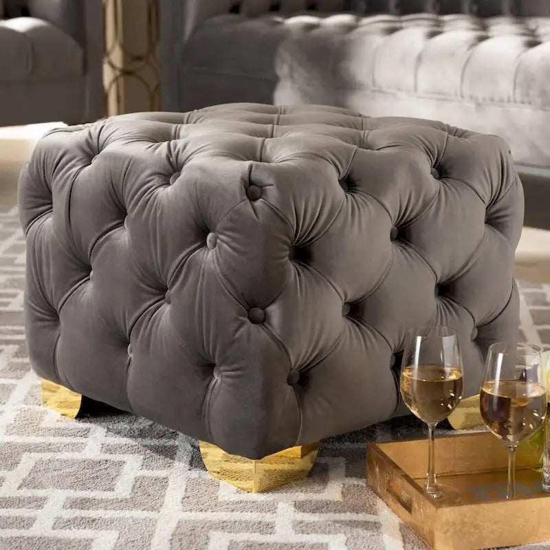 Pouf Glam Velvet con gambe dorate
