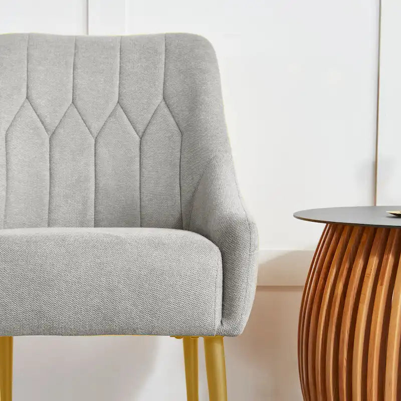 Sedia d'accento imbottita Glam con gambe in metallo dorato o nero
