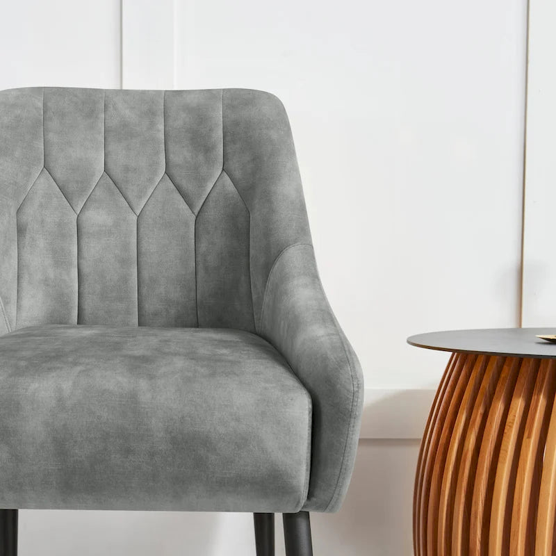 Sedia d'accento imbottita Glam con gambe in metallo dorato o nero