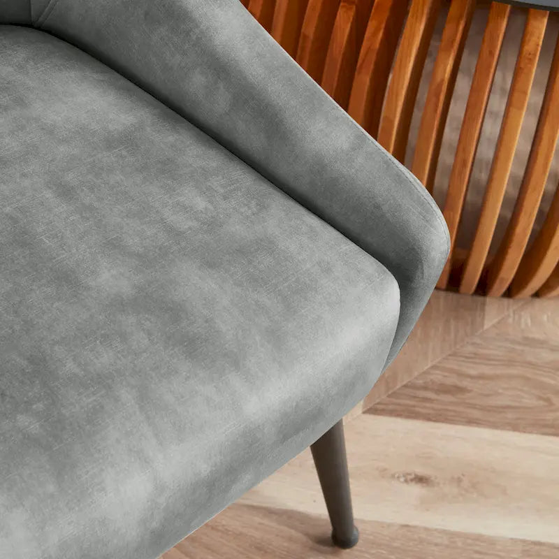 Sedia d'accento imbottita Glam con gambe in metallo dorato o nero