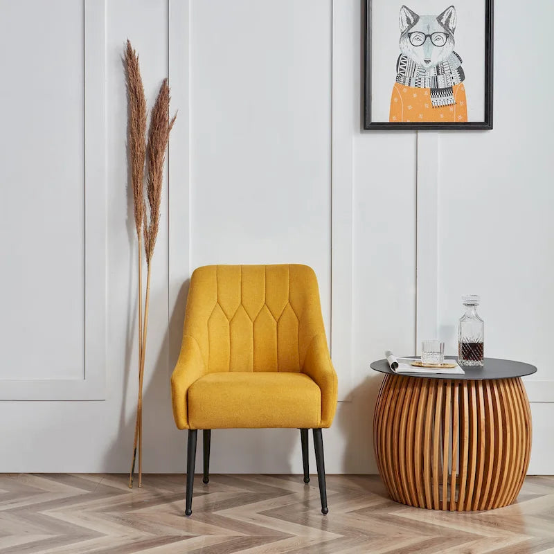 Sedia d'accento imbottita Glam con gambe in metallo dorato o nero