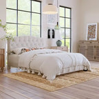 Letto imbottito con piattaforma con testiera curva a sella e dettagli trapuntati a rombi, beige