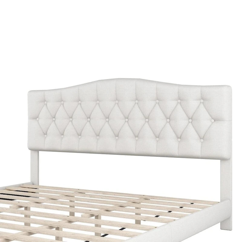 Letto imbottito con piattaforma con testiera curva a sella e dettagli trapuntati a rombi, beige