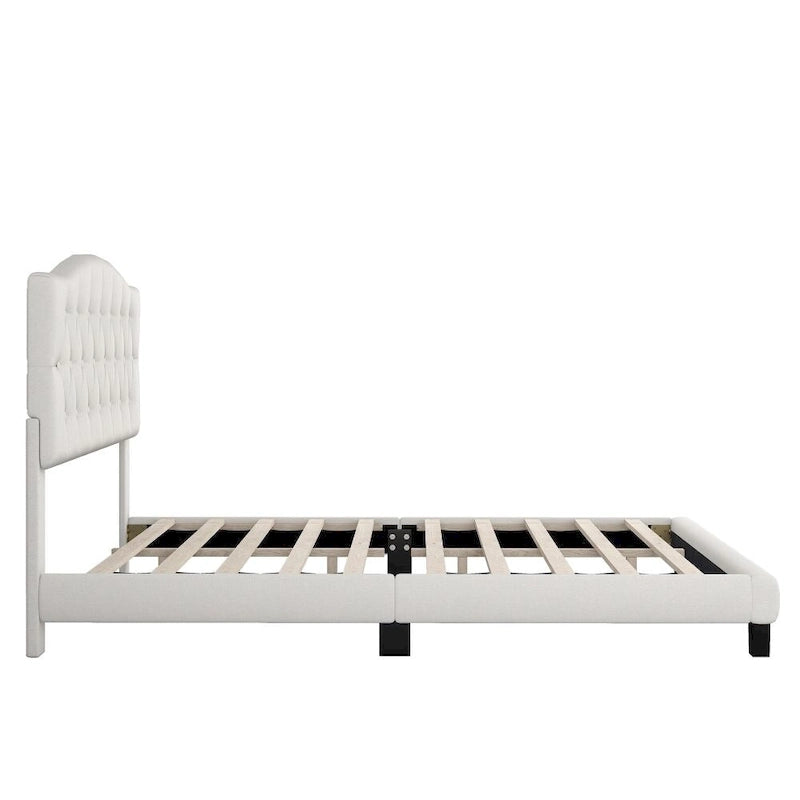 Letto imbottito con piattaforma con testiera curva a sella e dettagli trapuntati a rombi, beige